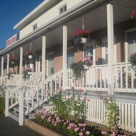 Motel Au Vieux Piloteux Rivière-du-Loup Exterior foto