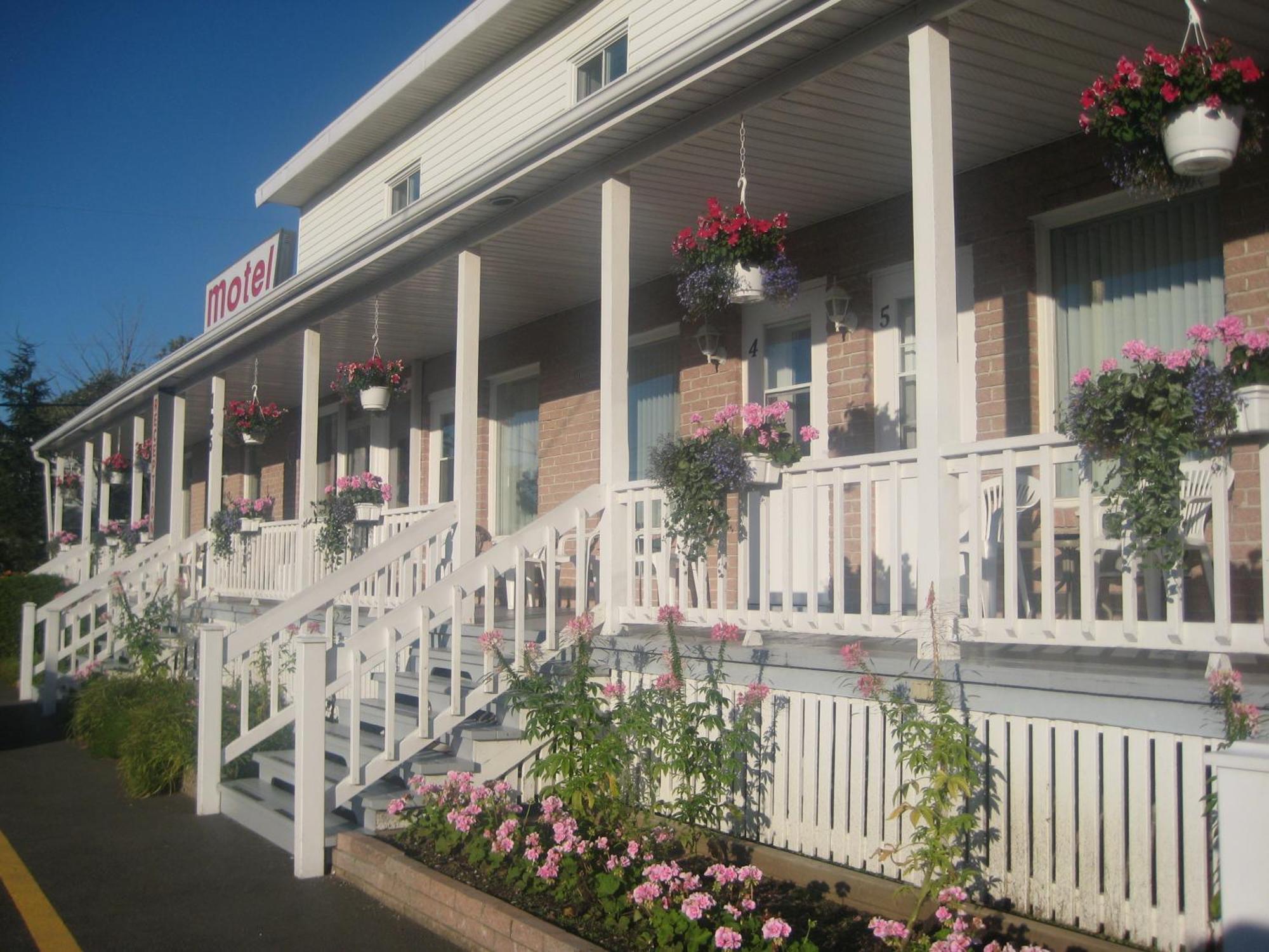 Motel Au Vieux Piloteux Rivière-du-Loup Exterior foto